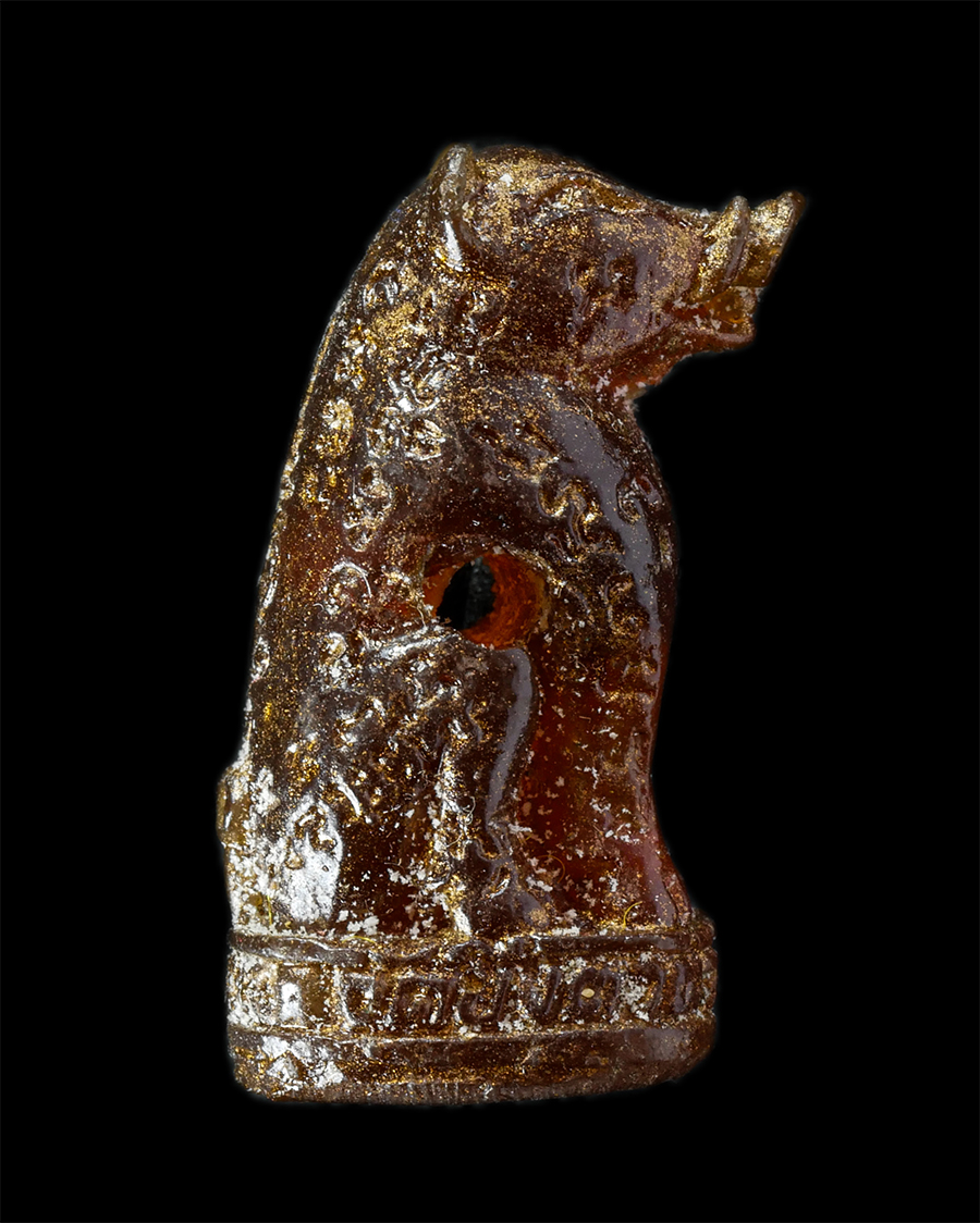 21Jul24 (115)p.jpg - หมูทองแดง(เนื้อเรซิน) ปี2557 พระครูนันทจริยาภรณ์ (สมคิด นนฺทิโย) วัดบึงตาต้า ต.หนองไร่ อ.ปลวกแดง จ.ระยอง หมูทองแดง รุ่น4 เนื้อเรซินสีแดงปิดทอง รุ่นประ [..] | https://kamulet.in.th